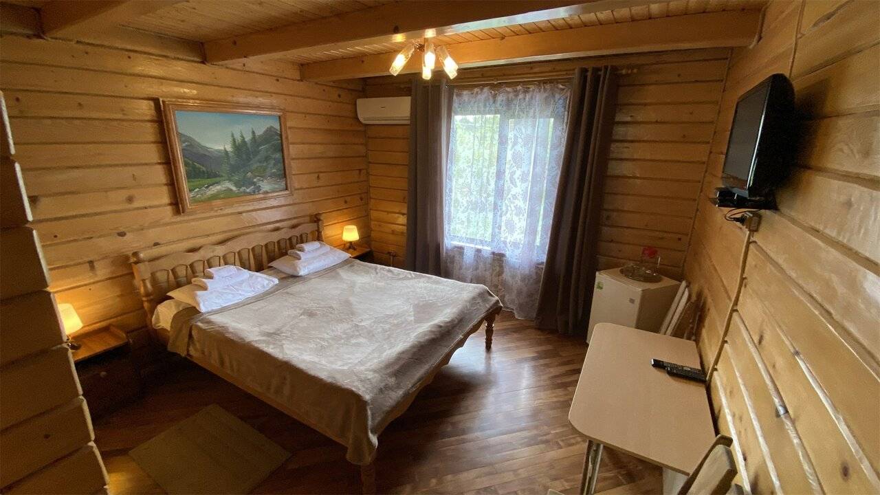 Стандарт с одной двуспальной кроватью